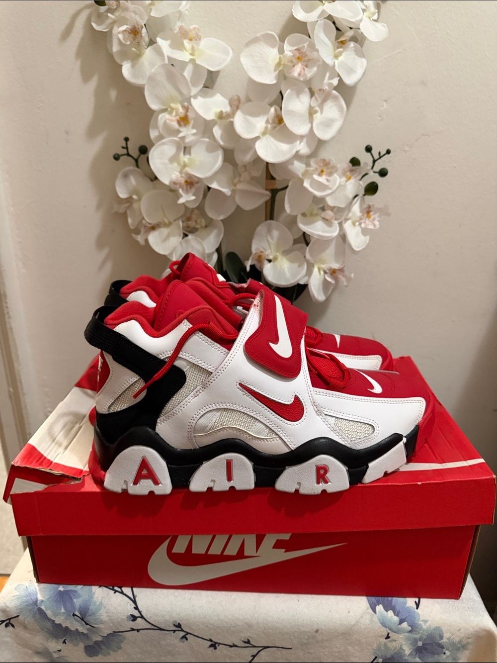 Nike mens Red, White and Black Air Basketball Sneakers - Picture 3 of 8